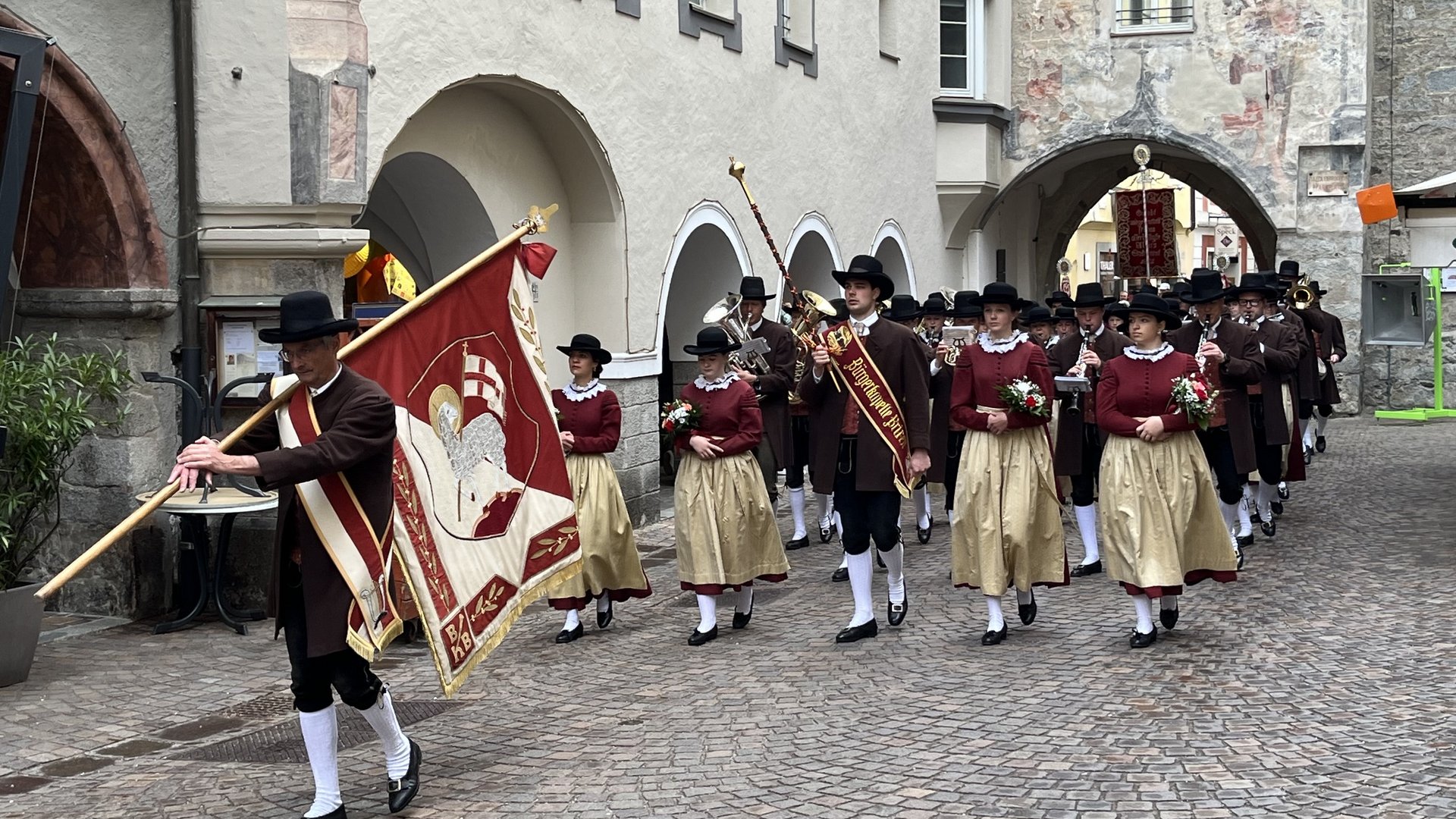 Celebrando la fede - Bressanone ricorda la traslazione delle reliquie dei santi Cassiano e Vigilio Celebrando la fede - Bressanone ricorda la traslazione delle reliquie dei santi Cassiano e Vigilio