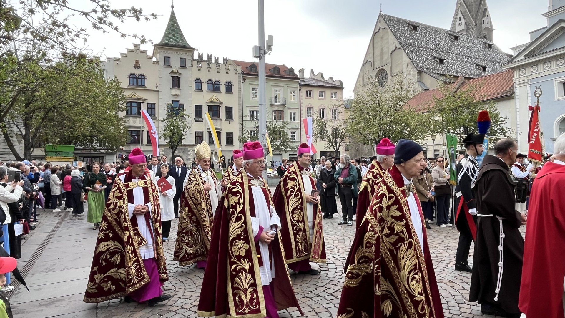 Celebrando la fede - Bressanone ricorda la traslazione delle reliquie dei santi Cassiano e Vigilio Celebrando la fede - Bressanone ricorda la traslazione delle reliquie dei santi Cassiano e Vigilio