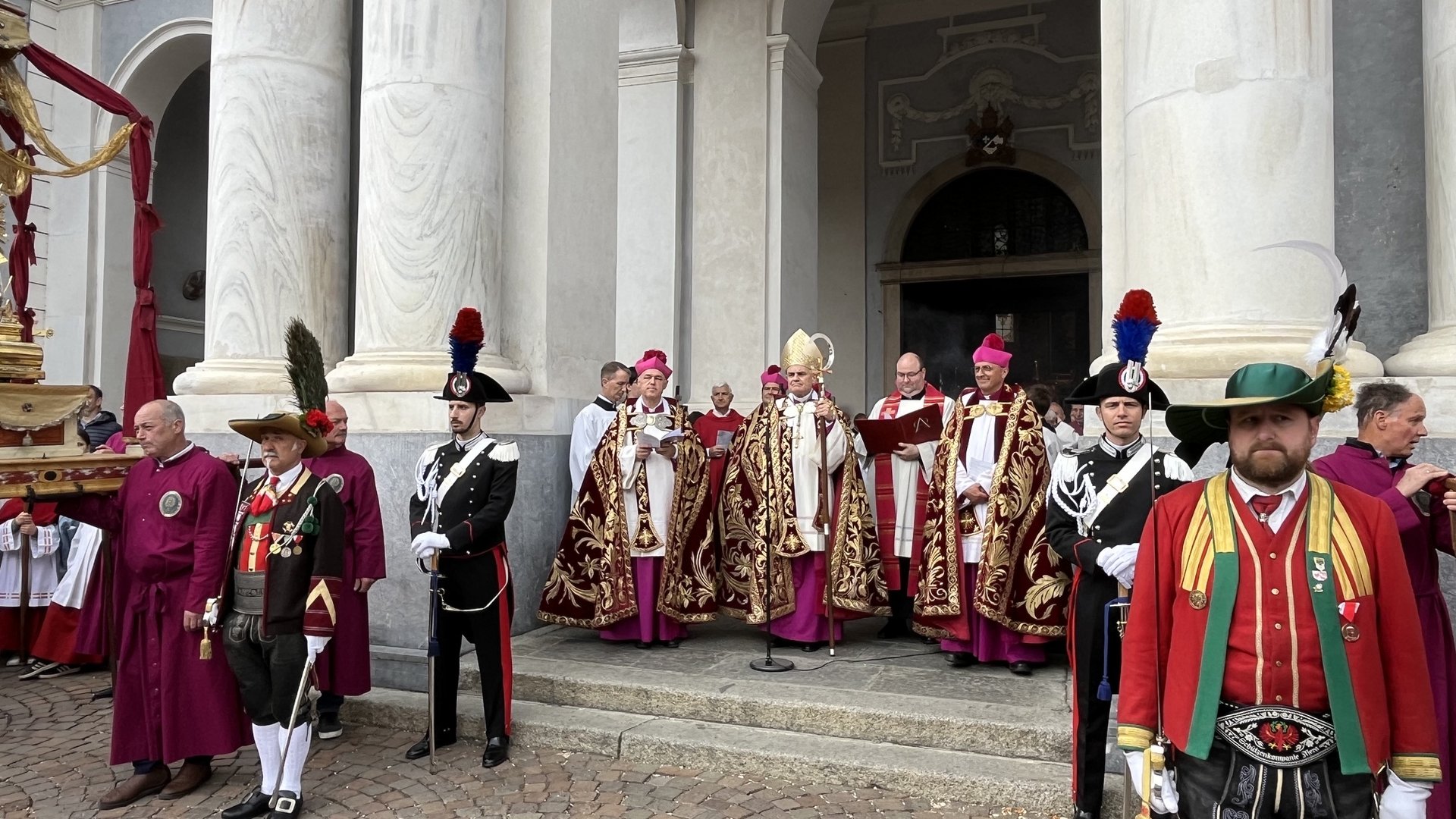 Celebrando la fede - Bressanone ricorda la traslazione delle reliquie dei santi Cassiano e Vigilio Celebrando la fede - Bressanone ricorda la traslazione delle reliquie dei santi Cassiano e Vigilio