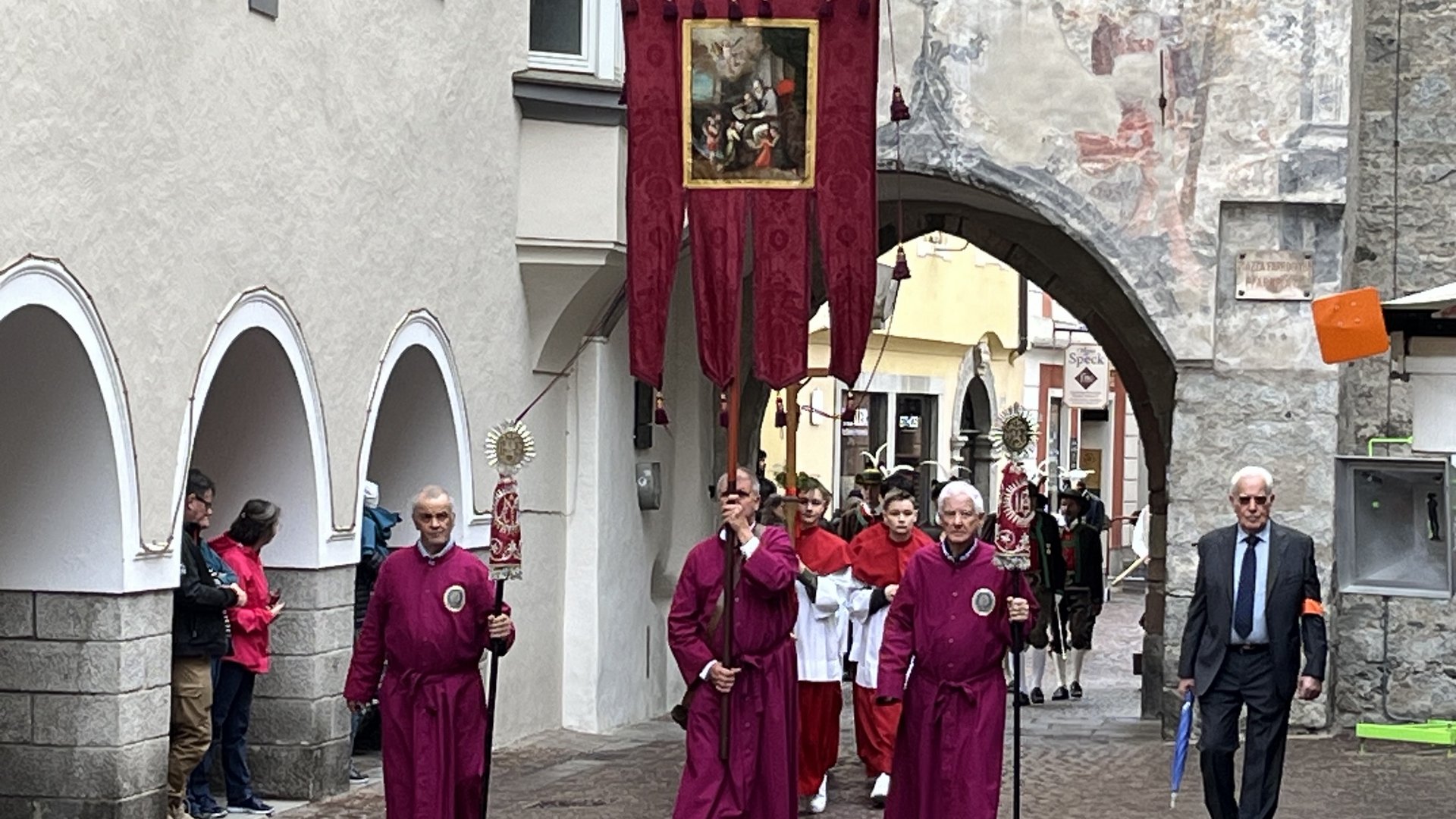 Celebrando la fede - Bressanone ricorda la traslazione delle reliquie dei santi Cassiano e Vigilio Celebrando la fede - Bressanone ricorda la traslazione delle reliquie dei santi Cassiano e Vigilio