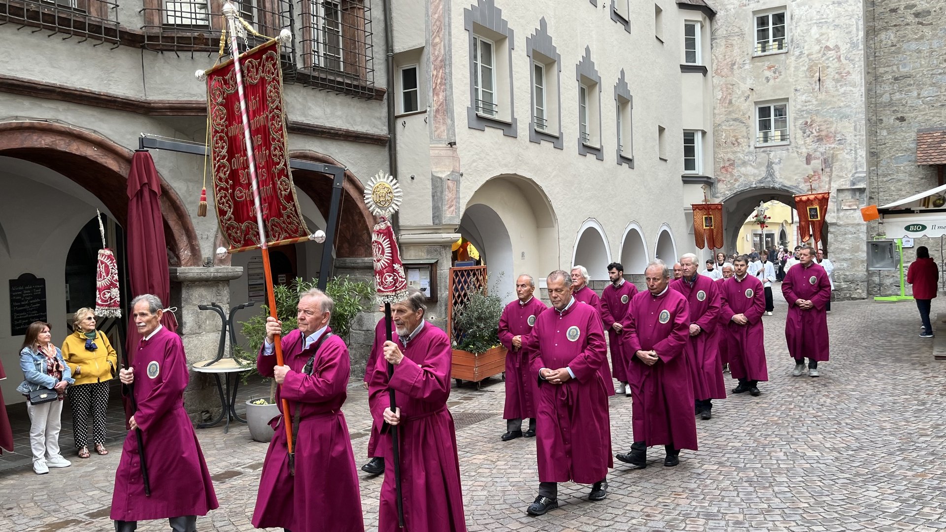 Celebrando la fede - Bressanone ricorda la traslazione delle reliquie dei santi Cassiano e Vigilio Celebrando la fede - Bressanone ricorda la traslazione delle reliquie dei santi Cassiano e Vigilio
