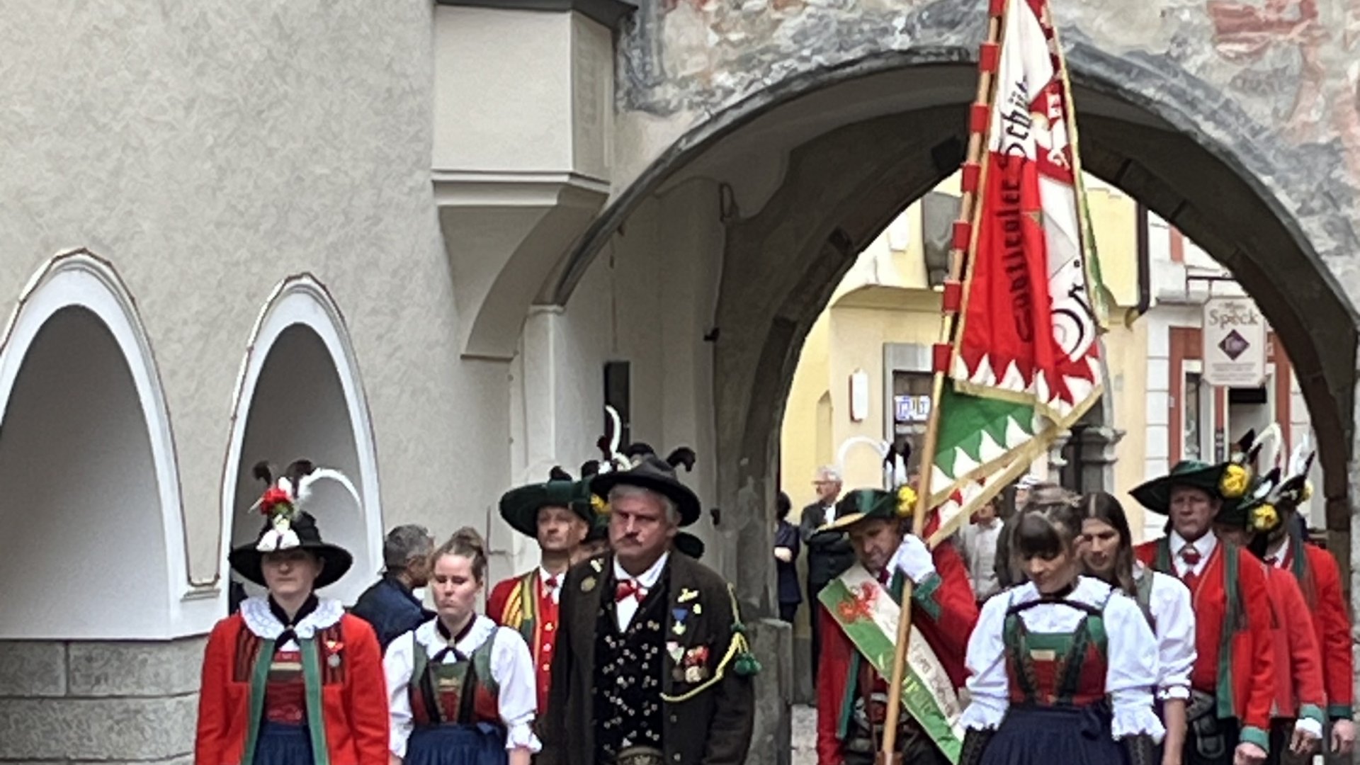 Celebrando la fede - Bressanone ricorda la traslazione delle reliquie dei santi Cassiano e Vigilio Celebrando la fede - Bressanone ricorda la traslazione delle reliquie dei santi Cassiano e Vigilio