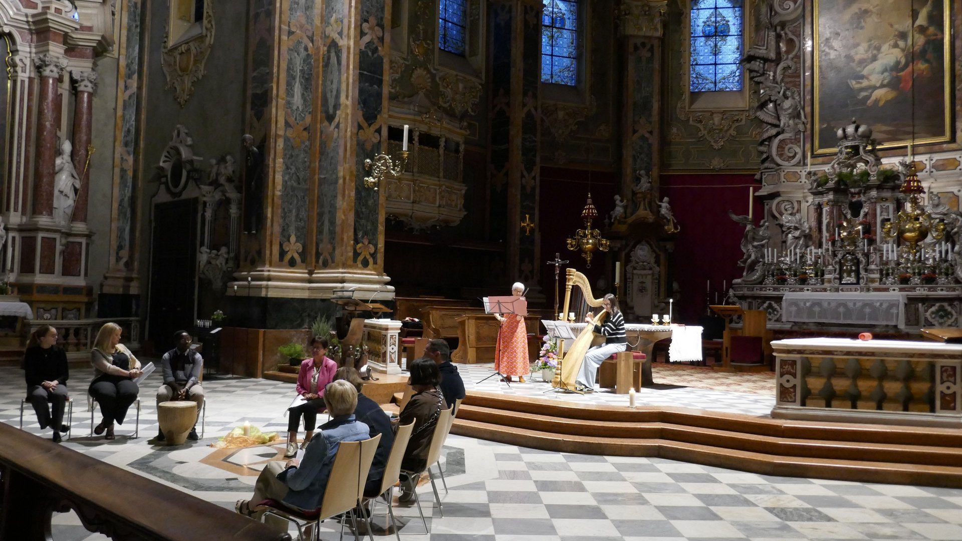 Testimonianze di fede, incontri e condivisione nel segno del motto “CUORaggio” nel Duomo di Bressanone Testimonianze di fede, incontri e condivisione nel segno del motto “CUORaggio” nel Duomo di Bressanone