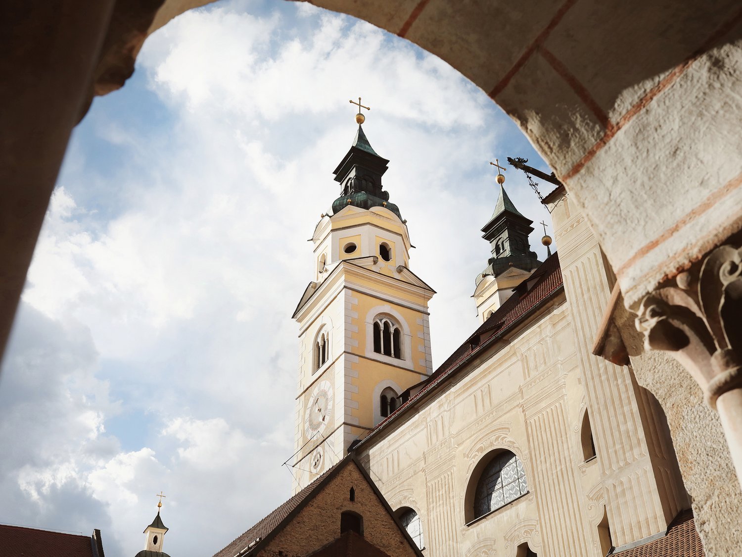 Brixner Dom vom Kreuzgang aus Il Complesso