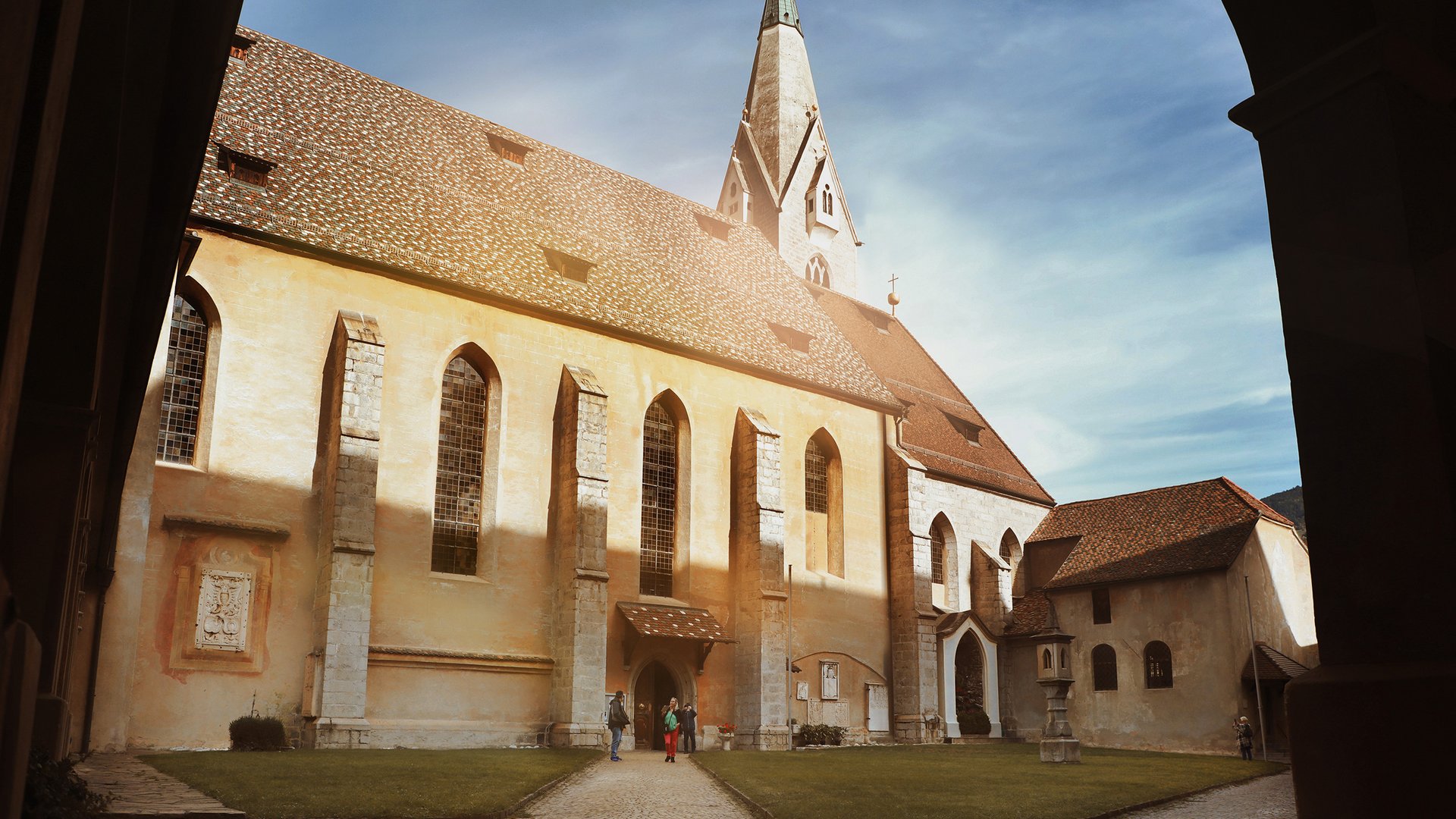 Chiesa Parrocchiale e Vecchio Cimitero Chiesa Parrocchiale e Vecchio Cimitero