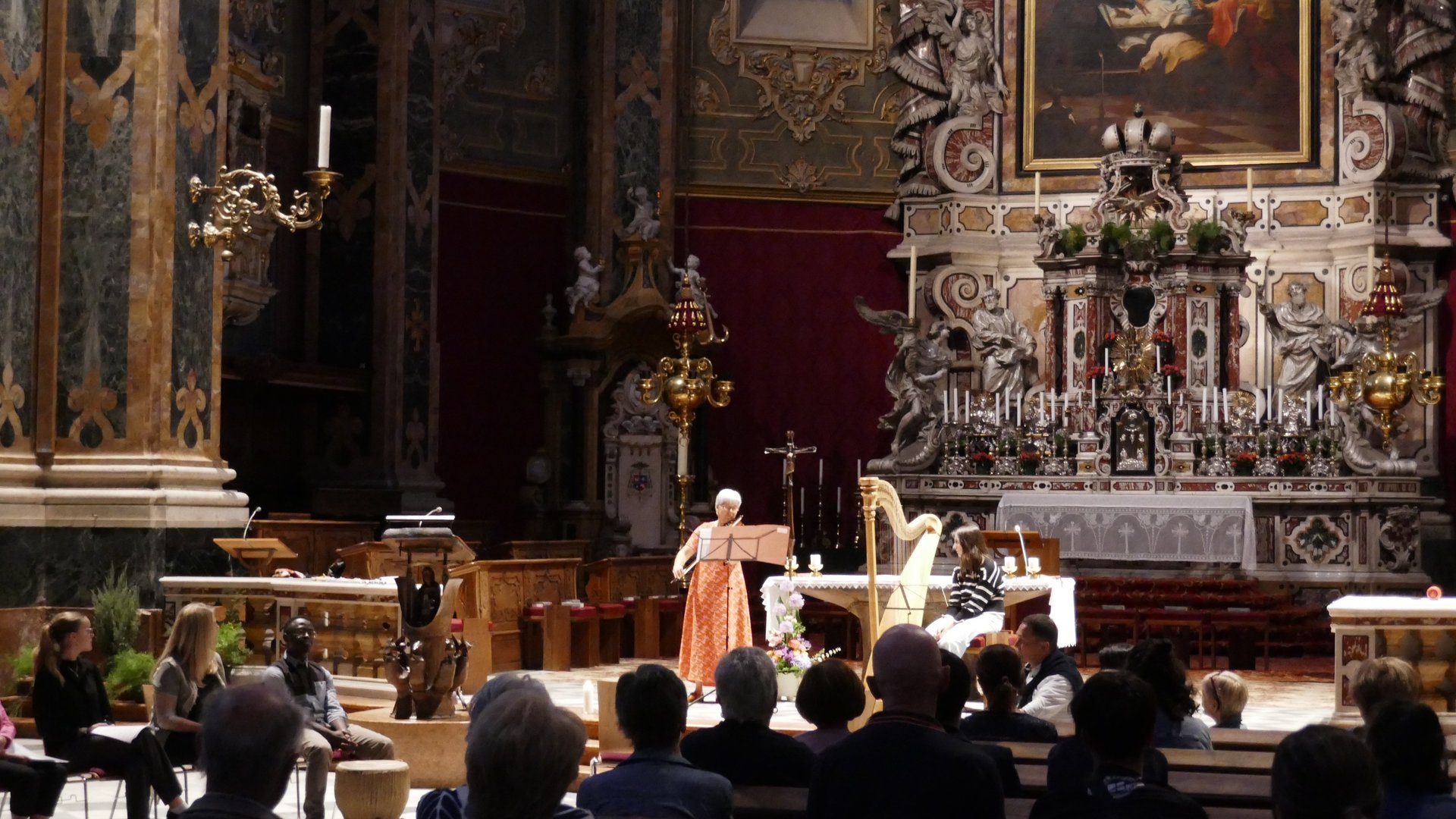 Testimonianze di fede, incontri e condivisione nel segno del motto “CUORaggio” nel Duomo di Bressanone Testimonianze di fede, incontri e condivisione nel segno del motto “CUORaggio” nel Duomo di Bressanone