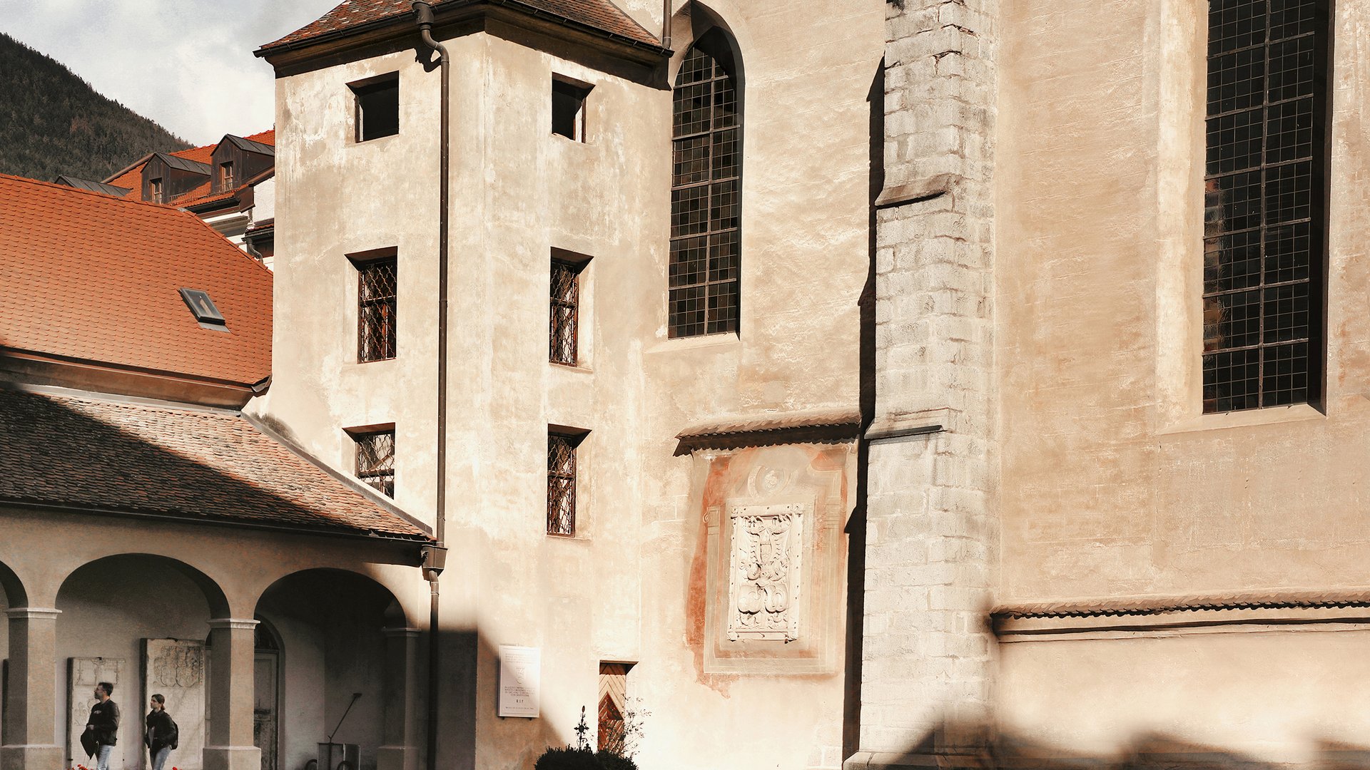 Chiesa Parrocchiale e Vecchio Cimitero Chiesa Parrocchiale e Vecchio Cimitero