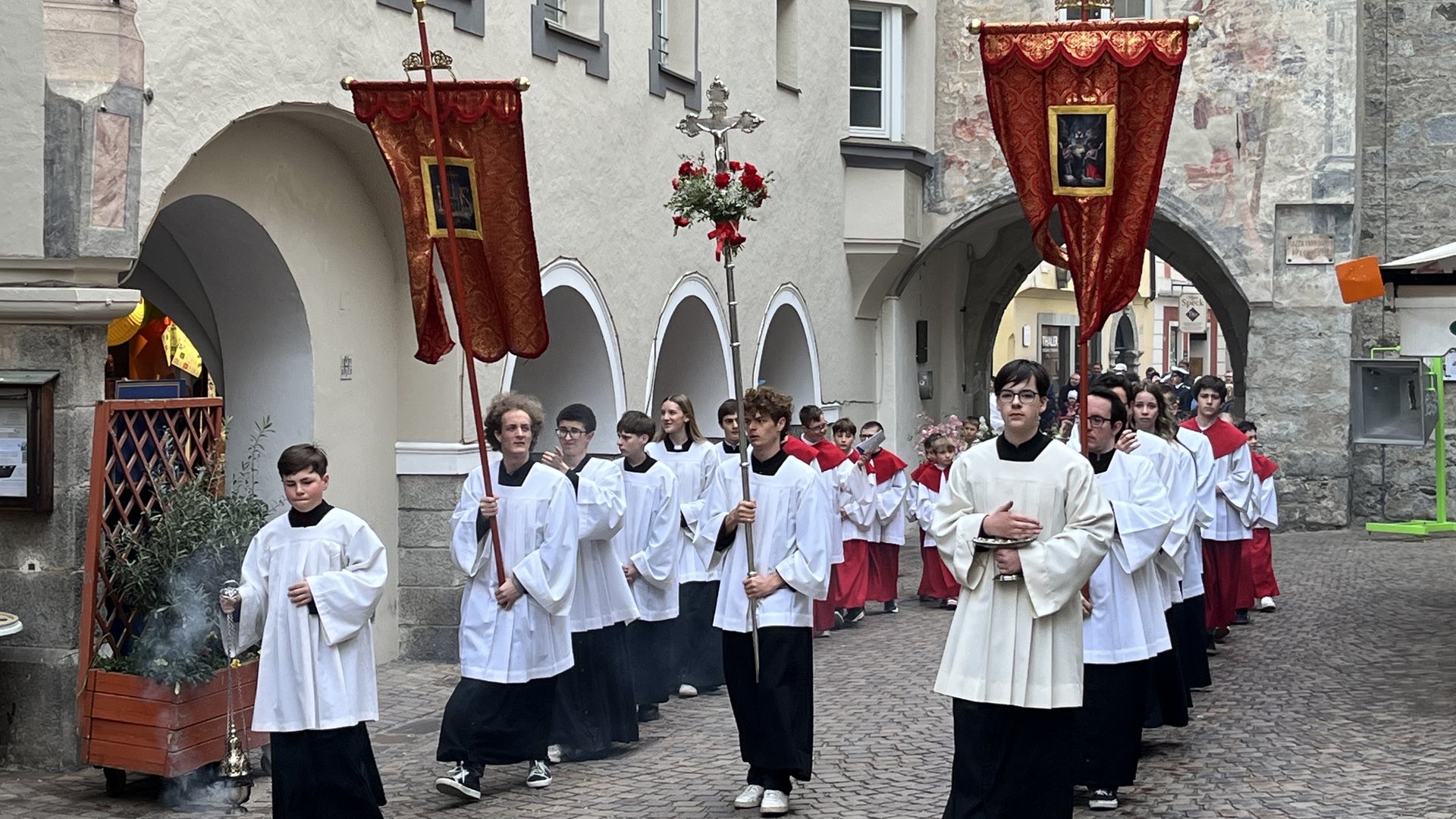 Celebrando la fede - Bressanone ricorda la traslazione delle reliquie dei santi Cassiano e Vigilio Celebrando la fede - Bressanone ricorda la traslazione delle reliquie dei santi Cassiano e Vigilio