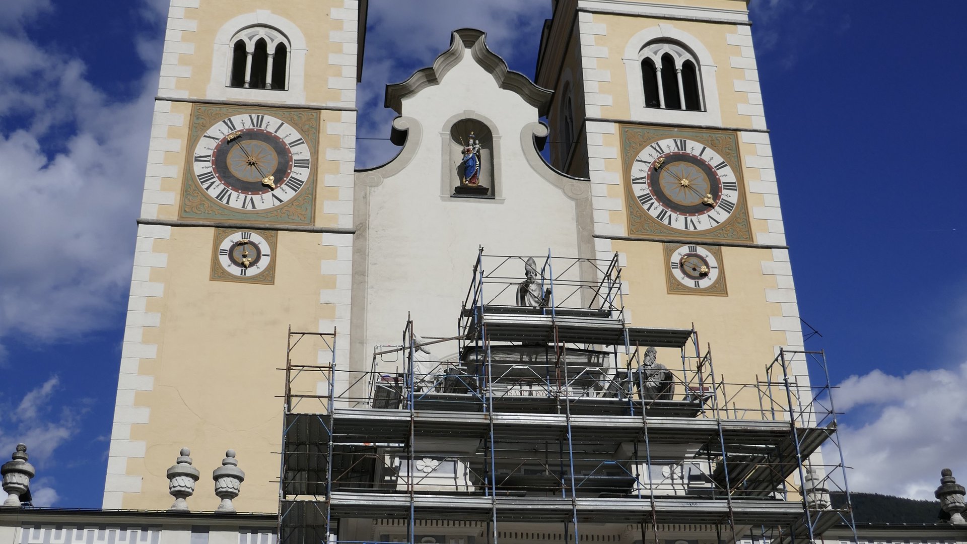 I santi vescovi vengono restaurati I santi vescovi vengono restaurati